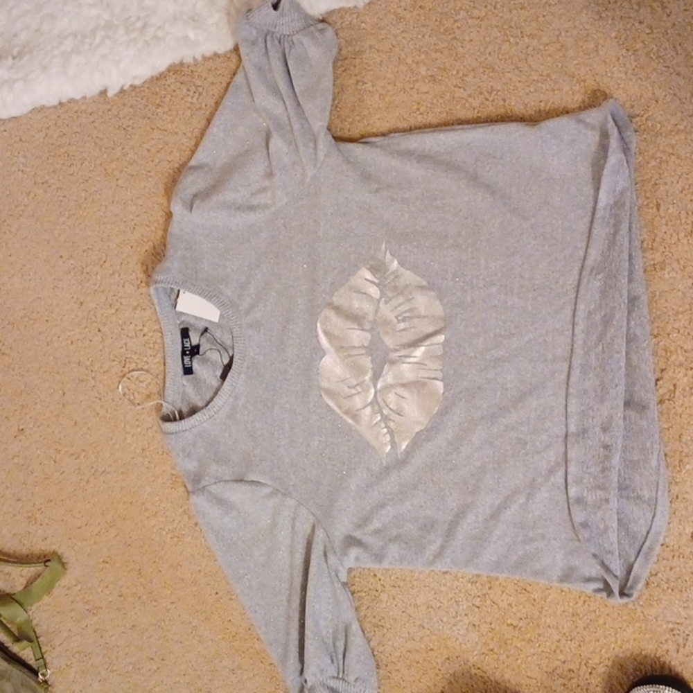 XL Gray and Silver 3/4 quarter sleeve light sweater